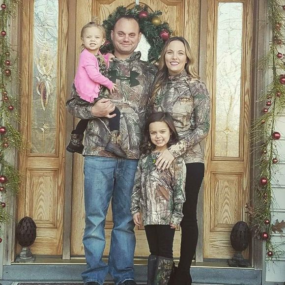 Meet your Posher, Tiffani - Picture 1 of 1